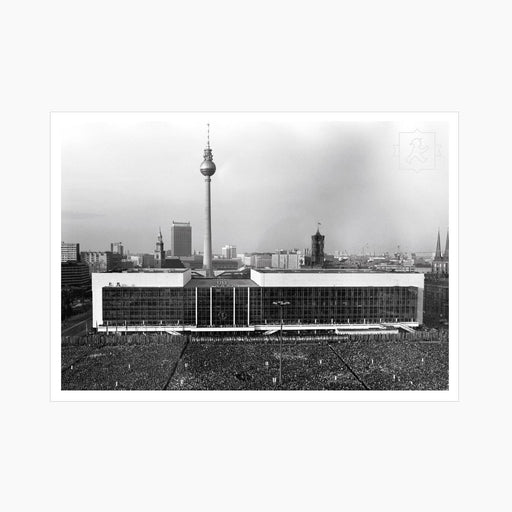 Ampelmann-POSTMANN-PK137-Postkarte-Relieflack-Historisch-Palast-der-Republik/-Mitte-quer