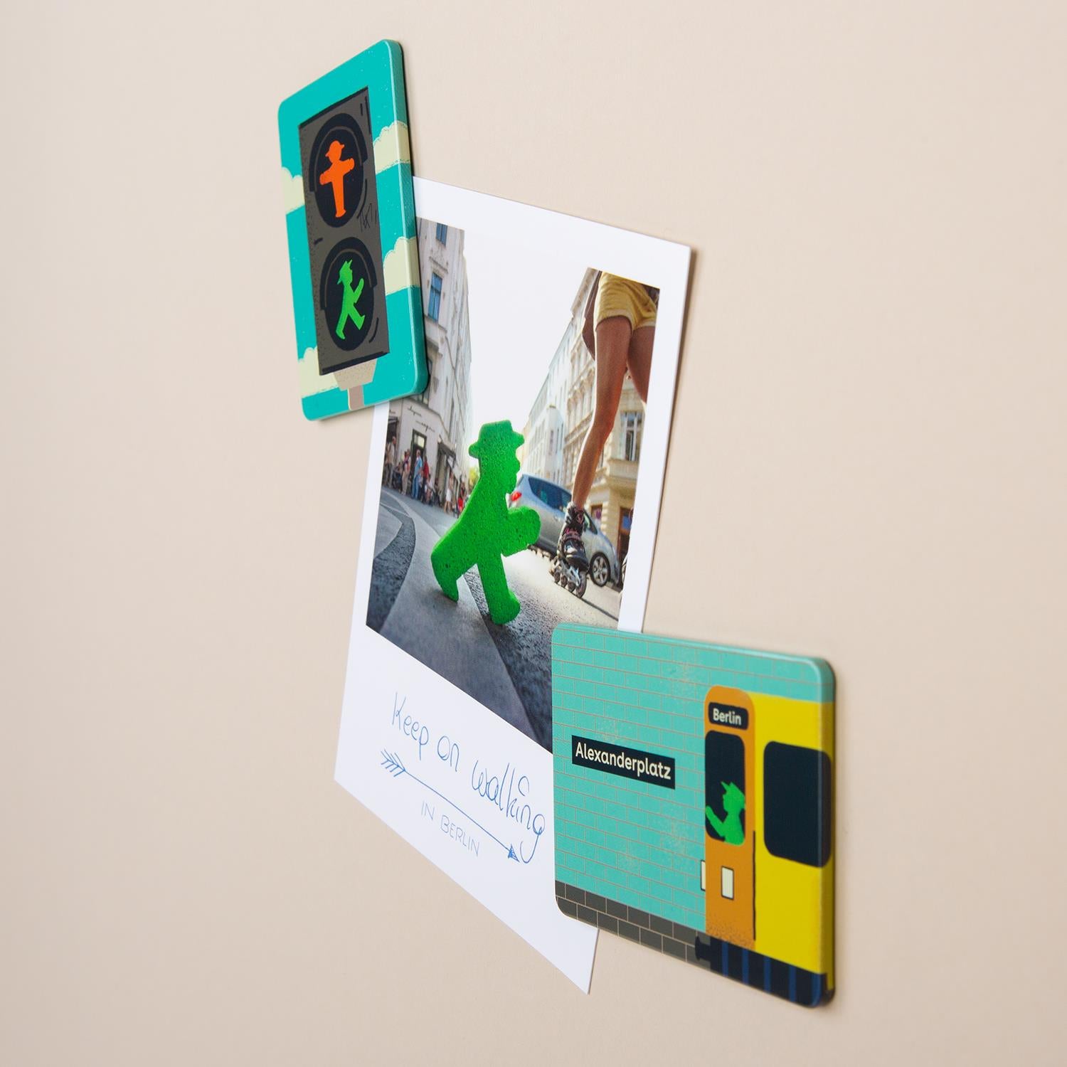 Ampelmann-ANHALTER-Magnet-U-Bahn-Alexanderplatz-Berlin-&-Geher