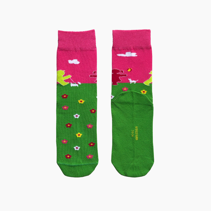 Pink-grüne Kinder-Socken mit Ampelmann & Ampelfrau auf der Blümchenwiese - guter Tragekomfort