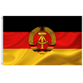 Robuste DDR-Fahne 90x150 cm mit seitlichem Saum inkl. 2 Metall-Ösen zur Befestigung – wetterfest & detailgetreu