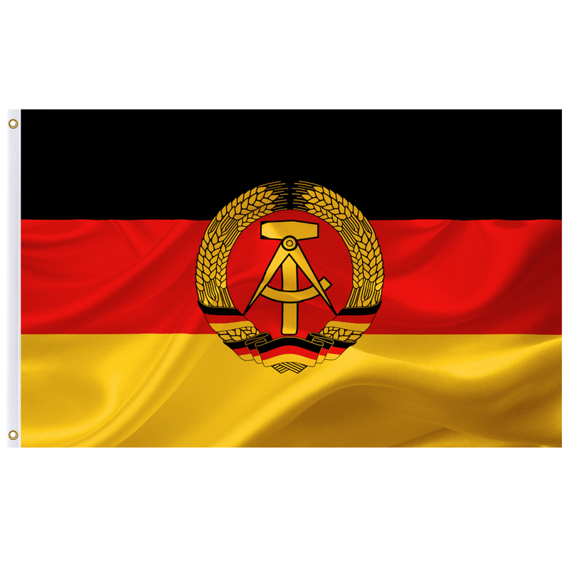 Robuste DDR-Fahne 90x150 cm mit seitlichem Saum inkl. 2 Metall-Ösen zur Befestigung – wetterfest & detailgetreu