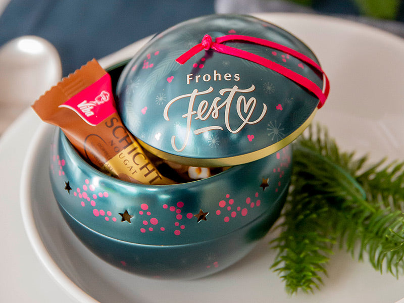 Viba Weihnachtskugel „Lichterglanz“ – Handgefertigte Metallkugel mit feinen Nougatstückchen ,