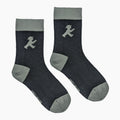 Dunkelgraue Unisex-Socken  - halbhoch - mit hellgrauem Bündchen und Ampelmännchen - gekämmte Baumwolle mit optimalen Tragekomfort