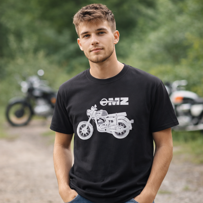 Schwarzes T-Shirt mit MZ TS 150 Modell aus 100% Baumwolle - klassischer Schnitt