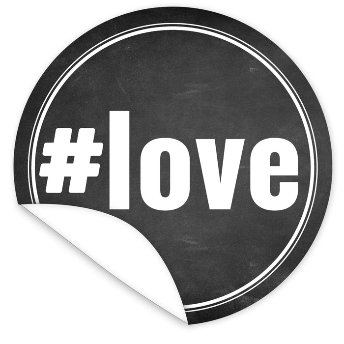 Aufkleber-Love-weisse-Schrift-auf-schwarzem-Tafelboard