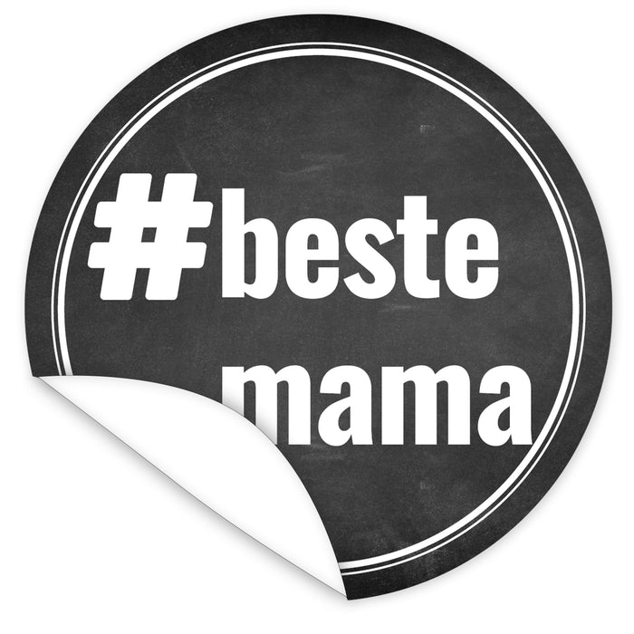 Aufkleber-BesteMama-weisse-Schrift-auf-schwarzem-Tafelboard