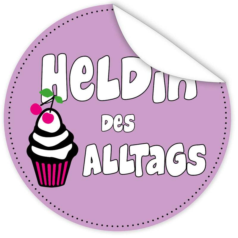 Aufkleber-Heldin-des-Alltags-lila-mit-Cupcake