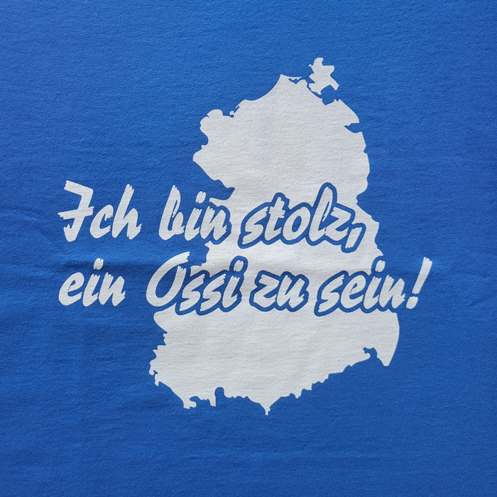 T-Shirt "Ich bin stolz, ein Ossi zu sein!" in leuchtend blau - 100% Baumwolle - Unisex - gerader Schnitt