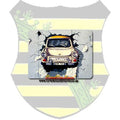 Blechpostkarte - Trabant durch Mauer