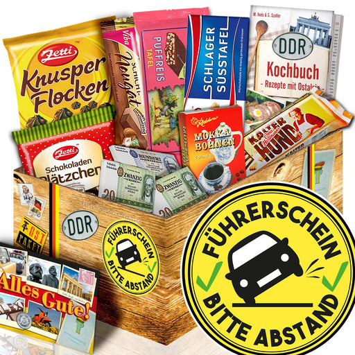 Führerschein bestanden - Bitte Abstand - Geschenkset Ostpaket "Schokoladenbox M" - Ossiladen I Ostprodukte Versand