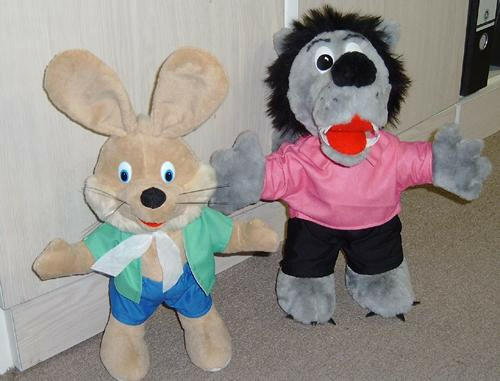 Plüschfigur - Hase ( aus Hase und Wolf )