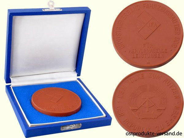 Porzellanmedaille IFA braun im Etui - Ossiladen I Ostprodukte Versand